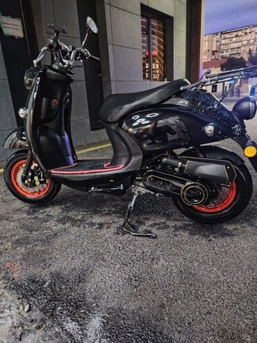 авто шлем: Polo mopet - Rəng: parlaq qara, qırmızı disklərlə - Kuzov: retro — 5