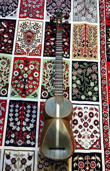 gitara simləri: Tar – Azərbaycan milli simli musiqi aləti. Əla vəziyyətdə, heç bir — 1