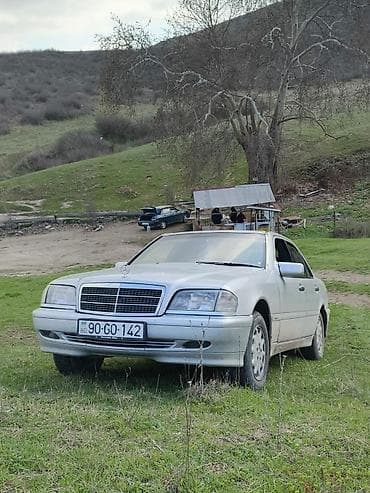 hyundai coupe satilir: Mercedes-Benz C-Class sedan (W202), gümüş rəng. - Kuzov: 4 qapılı — 5