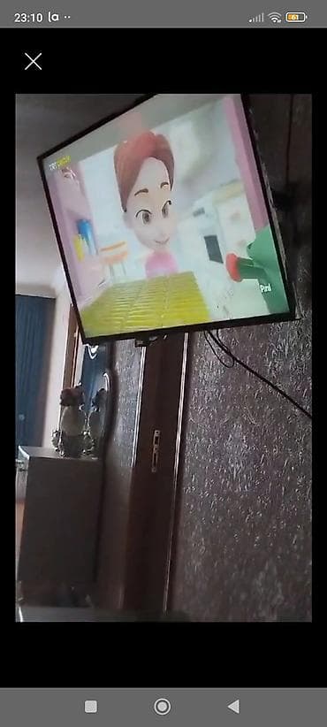 Divar üçün asma LED TV - Ekran ölçüsü: təxminən 40–43 düym (geniş