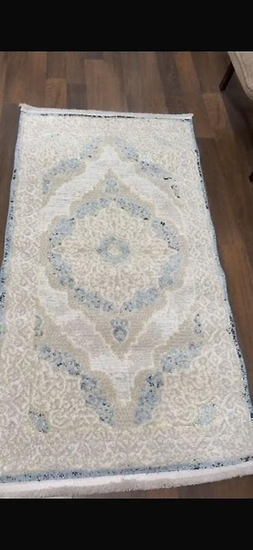 Süfrələr: Xalça – klassik naxışlı, açıq bej və mavi tonlarda - Ölçü: təxmini — 4