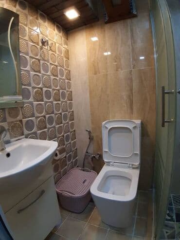 аренда квартир без посредников: Nizami metrosunun yaxınlığında Ag çiçəyimə yaxın 3 mertebeli binanın — 9