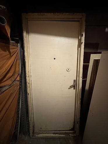 Крепежные изделия: Qapi yaxsi veziyyetdedir. Hec bir eyriliyi yoxdur. Bina evinde — 5