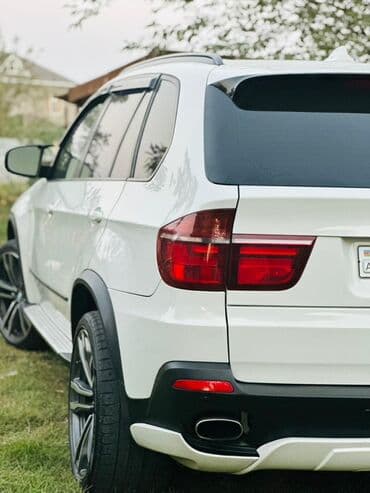 masin alram: BMW X5 (E70) – ağ rəngli, güclü və geniş krossover. Xarici: - Ağ — 6