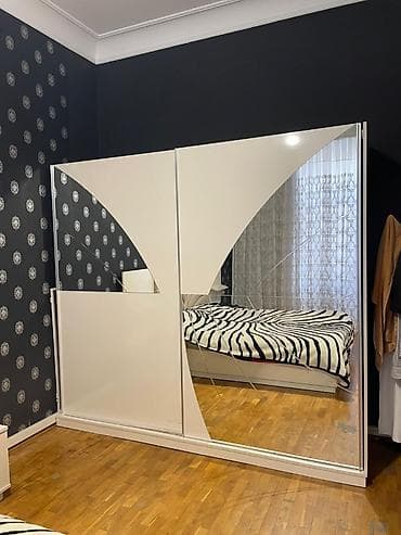 Dolab 250azn Sadece qapisinda rolikinde Acilib baglanmaginda cetinlik