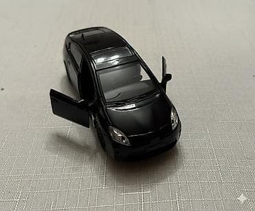 oyuncaqları: Qara rəngli Toyota Prius metal kolleksiya modeli - Miqyas: təxmini — 2