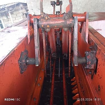 Saman presi – kvadrat balya bağlayan traktor qoşqusu - Tip