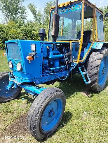 Belarus MTZ traktoru və press yığan qoşma Məhsulun təsviri: - Traktor