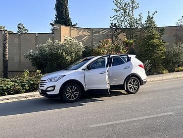 keys sat: Hyundai Santa Fe, ağ rəng, 4WD krossover/SUV. Xüsusiyyətlər: - Tam — 7