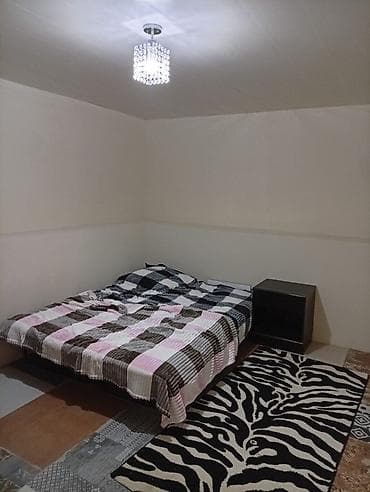 kirayə ev gunəşli: Kirayə verilir: mebellı 2 otaqlı heyet evi - Düzənli plan: qonaq — 4