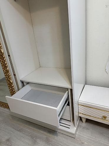 2 divan: Yataq otağı mebel dəsti Tərkibi: - 2 ədəd tumba (1 çekmecəli, konus — 2