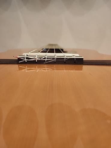 qədimi pullar: Klassik gitara
Model:Kapok SC168
Üst:Şam ağacı
Çanta hədiyyə
Ölçü:4/4 — 3