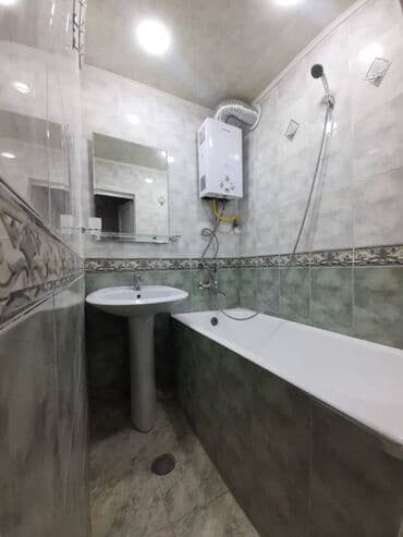 1 ci mikrorayon satilan evler: Bakı, 2 otaqlı, Köhnə tikili, m. Xalqlar Dostluğu, 65 kv. m — 10