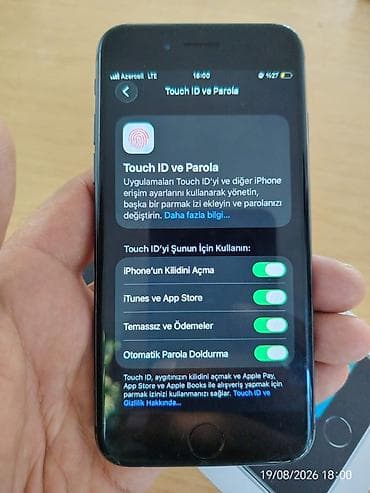 iphone xs pro max: IPhone SE 2020, Qara, Barmaq izi — 9