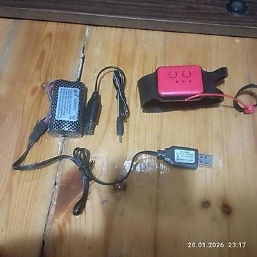 Avtomobil akkumulyatoru sarji ve yuzbi zaryadka gol saatida sarj