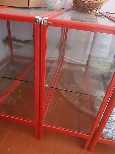 vitrin panel: 4 ədəddir hamısı birlikdə satılır 190 manat. Qırmızı çərçivəli şüşə — 2