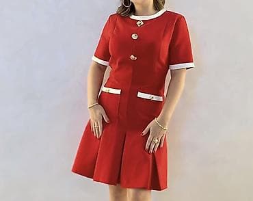 Qırmızı qısa əlbisə – zərif detallarla - Rəng: parlaq qırmızı, ağ