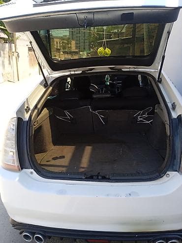 monitor prius: Toyota Prius Hybrid – ağ rəng, 5 qapı, hetçbek gövdə. Mühərrik və — 10