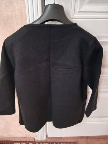 gul hicab instagram: Naxışlı qadın kardiganı. Qara rəngdədir və üzərində güllü naxışlar — 6