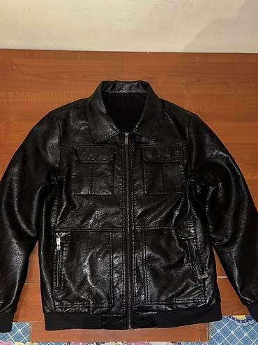 kişi godəkcələri: Qara kişi gödəkçəsi – süni dəridən - Klassik düz kəsim, çevik yaxalıq — 1