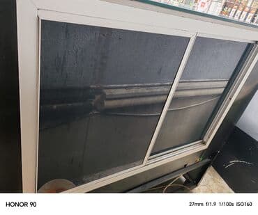 vitrinler: Soyuducu vitrin – şüşə önlü, üfüqi rəfli satış vitrinidir — 1