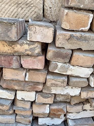 qapi demir qapi seyf qapi: Tikinti üçün kərpiclər. 250-300 ədəd aralığı. Qiymət 0.30 qəpik — 1