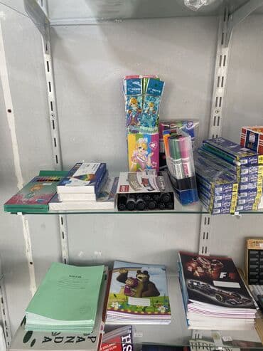 divar rəf: Divarda şüşə rəflər. 6 metr. 1 metr almaq olar — 2