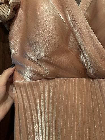 mini qelyan: Zərif şampan-çəhrayı rəngdə qısa ziyafət donu.Parıltılı, nazik və — 2