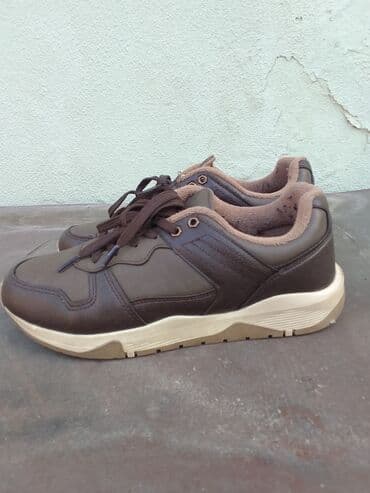 kişi koftaları: Kişi firma krasovkaları qəhvəyi rəngdə . az geyinilmiş 40 razmerdə — 1