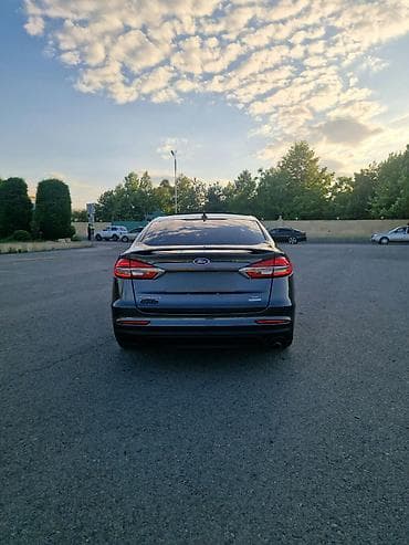 kia sorento oluxana: Ford Fusion: 1.5 l | 2019 il 292000 km Sedan — 7