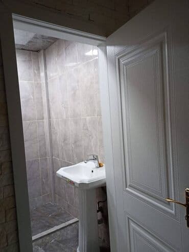 bayılda bina evləri: Sumqayıt Bağça şəhər kompleksində, 11 mərtəbəli binanın 4 cü — 8