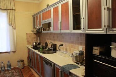 evler bineqedide: Sabunçu rayonu Sabunçu körpüsünə yaxın 3 mertebeli ümumi sahəsi 230 — 16