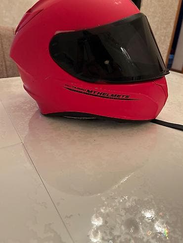 Nəqliyyat: MT helmets mat qırmızıdır vizorunda cızığ yoxdur demək olar. Üstündə — 3
