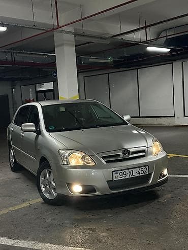 ucuz moto: Toyota Corolla hatchback (E120), gümüşü rəng. - Kuzov: 5 qapılı — 1