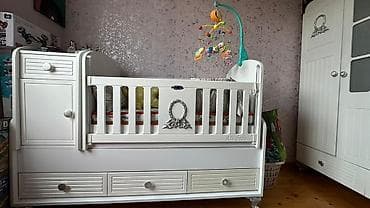 masa ve stullar: Oğlan və qız üçün, Beşik — 2