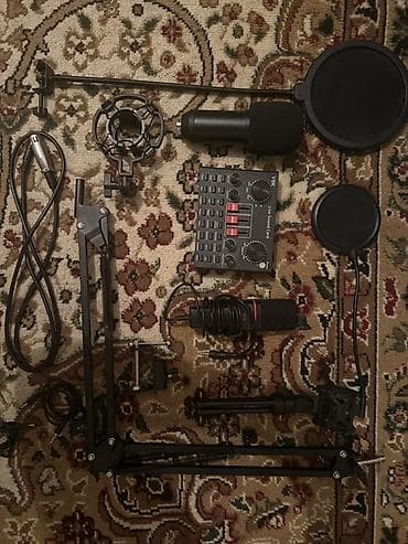 qrafik kart: 2 eded mikrafon, 1 eded ses kartı, 2 eded mikrafon tutucu. Biri masaya — 1