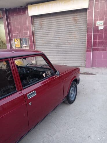 ваза напольная стеклянная высокая без узора: VAZ 2107 sedan Xüsusiyyətlər: - Kuzov: 4 qapılı sedan, tünd qırmızı — 4