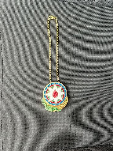 çixol: Qızılı rəngli zəncir və “Azərbaycan Respublikasının gerbi” temalı — 1