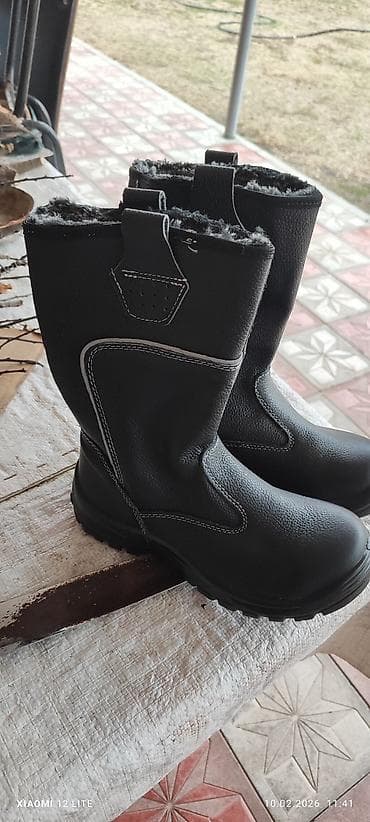 botlar: Qış üçün isti iş çəkmələri - Material: qalın, möhkəm qara dəriyə — 4