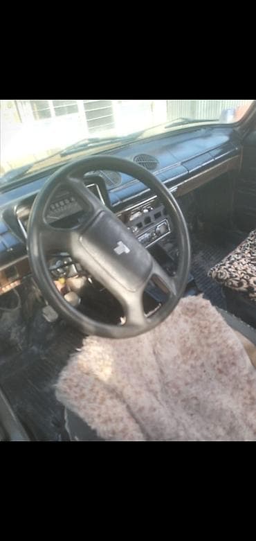 vita maşın: VAZ 2101 klassik sedan - Korpus: 4 qapılı, sarı rəng, xrom bamperlər — 6