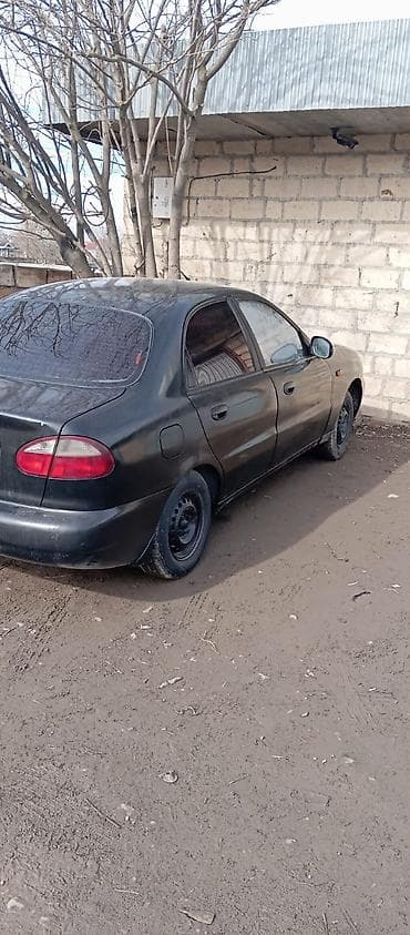 Daewoo Lanos: 1.3 l | 2010 il Sedan
