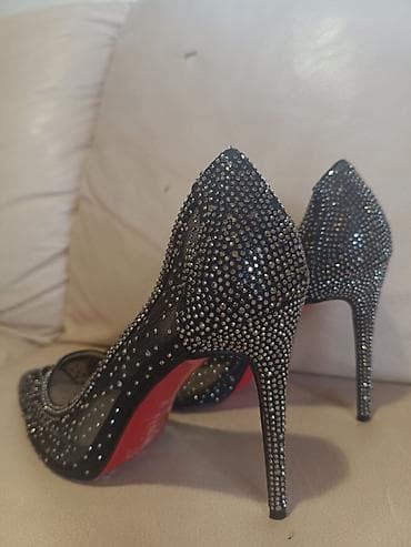 1 dəfə geyinilib 
Ölçü 38