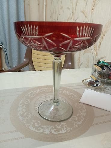Qırmızi Çex xrustali meyvə qabı.Hündürlüyü 30 sm lalafo.az -da Qırmızi Çex xrustali meyvə qabı.Hündürlüyü 30 sm