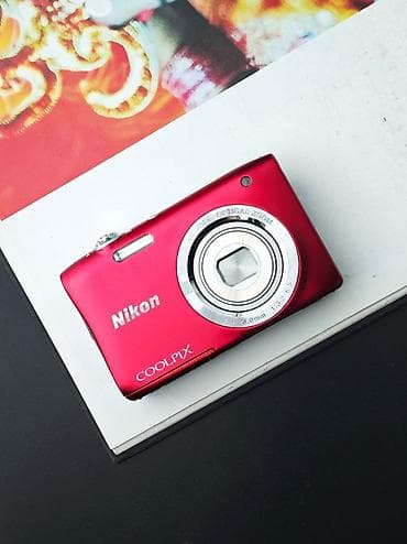 Nikon fotoaparat. həm şəkil, həm video çəkir. 20 Meqapiksel kamerası
