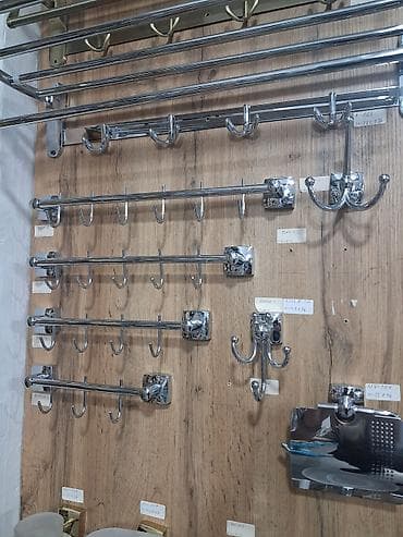 Xrom örtüklü divar asılqanları və vanna/mətbəx aksesuarları dəsti - — 1