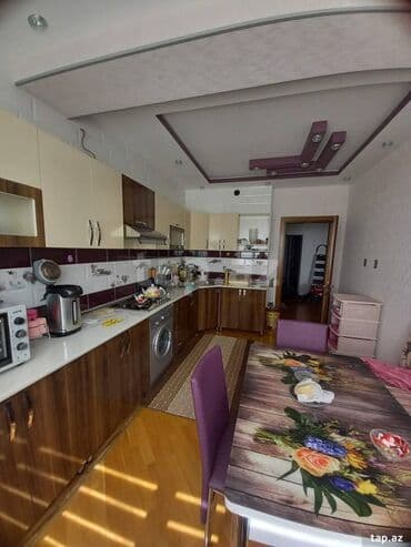 bina az musfiq qesebesi kohne tikili: İnşaatçılarda 20 mərtəbəli binanın 14 cü mərtəbəsində yerləşən,ümumi — 10