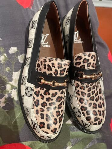 kişi jiletkaları: Ayaqqabı yenıdır 43 olcu geyinilmeyib qutudadı Fıkrı cıddı olan — 1