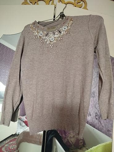 Qadın sviteri - Rəng: açıq qəhvəyi/bej - Model: dairəvi yaxalı -