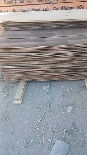 Laminat döşəmə taxtaları – qəhvəyi/taxta teksturalı Məhsul təsviri: - — 2