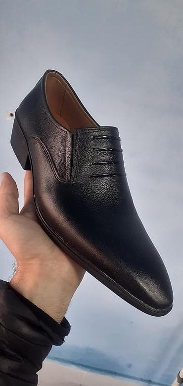 hərbi ayaqqabılar: Kişi üçün klassik qara ayaqqabı kolleksiyası.APTAVOY — 3